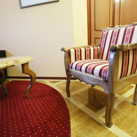 Apartments & Rooms Vienna Osijek Luaran gambar