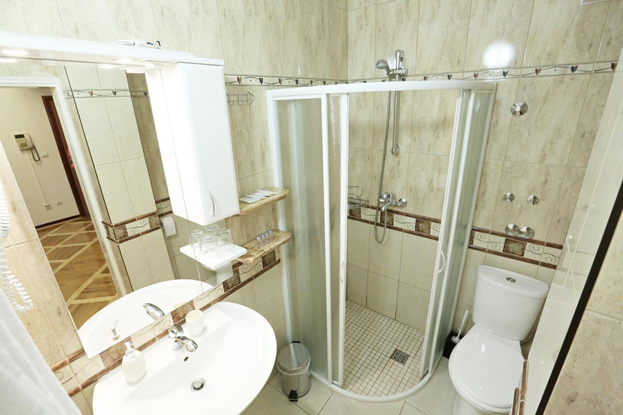 Apartments & Rooms Vienna Osijek Luaran gambar
