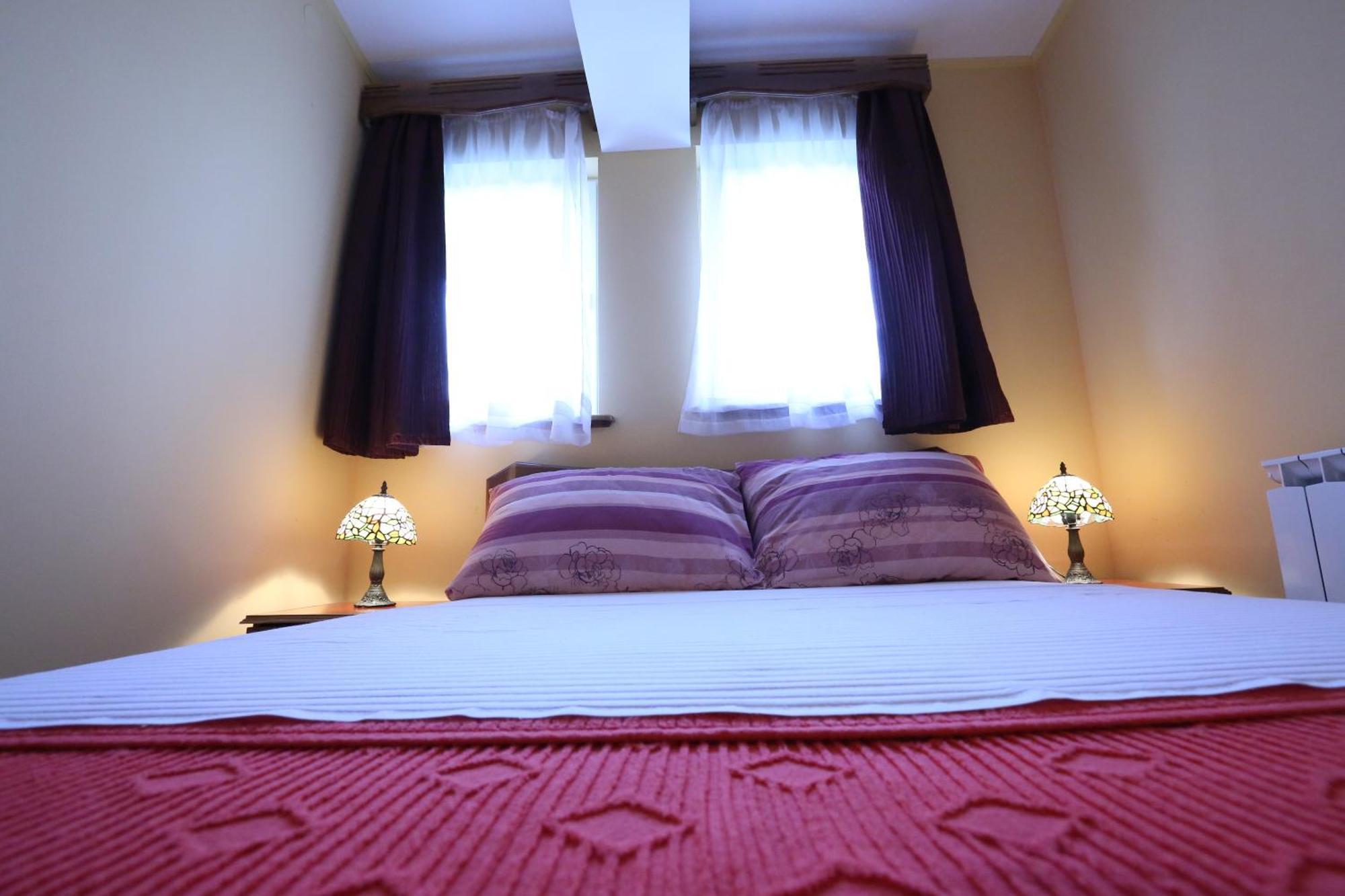Apartments & Rooms Vienna Osijek Luaran gambar