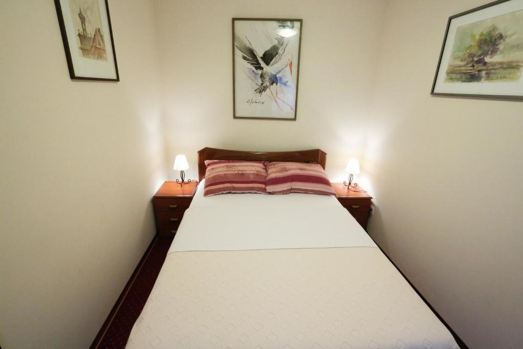 Apartments & Rooms Vienna Osijek Luaran gambar