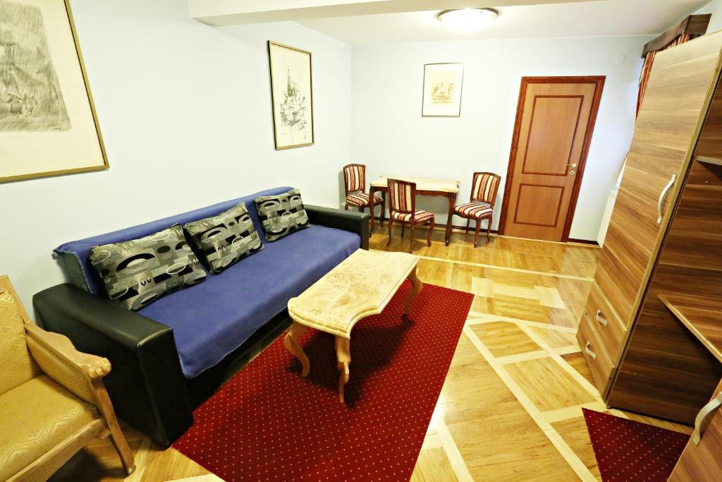 Apartments & Rooms Vienna Osijek Luaran gambar