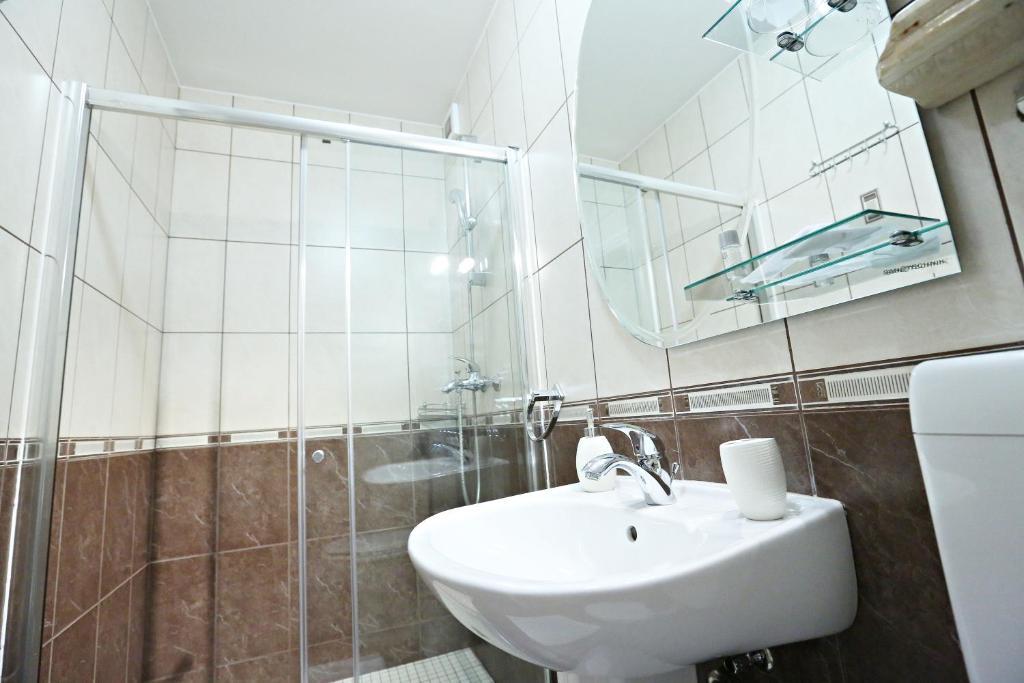 Apartments & Rooms Vienna Osijek Bilik gambar